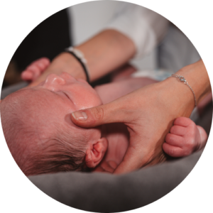 Bon cadeau initiation au massage bébé à domicile (1 séance)