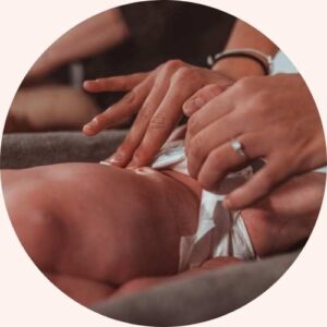 Bon cadeau initiation au massage bébé à domicile (1 séance)